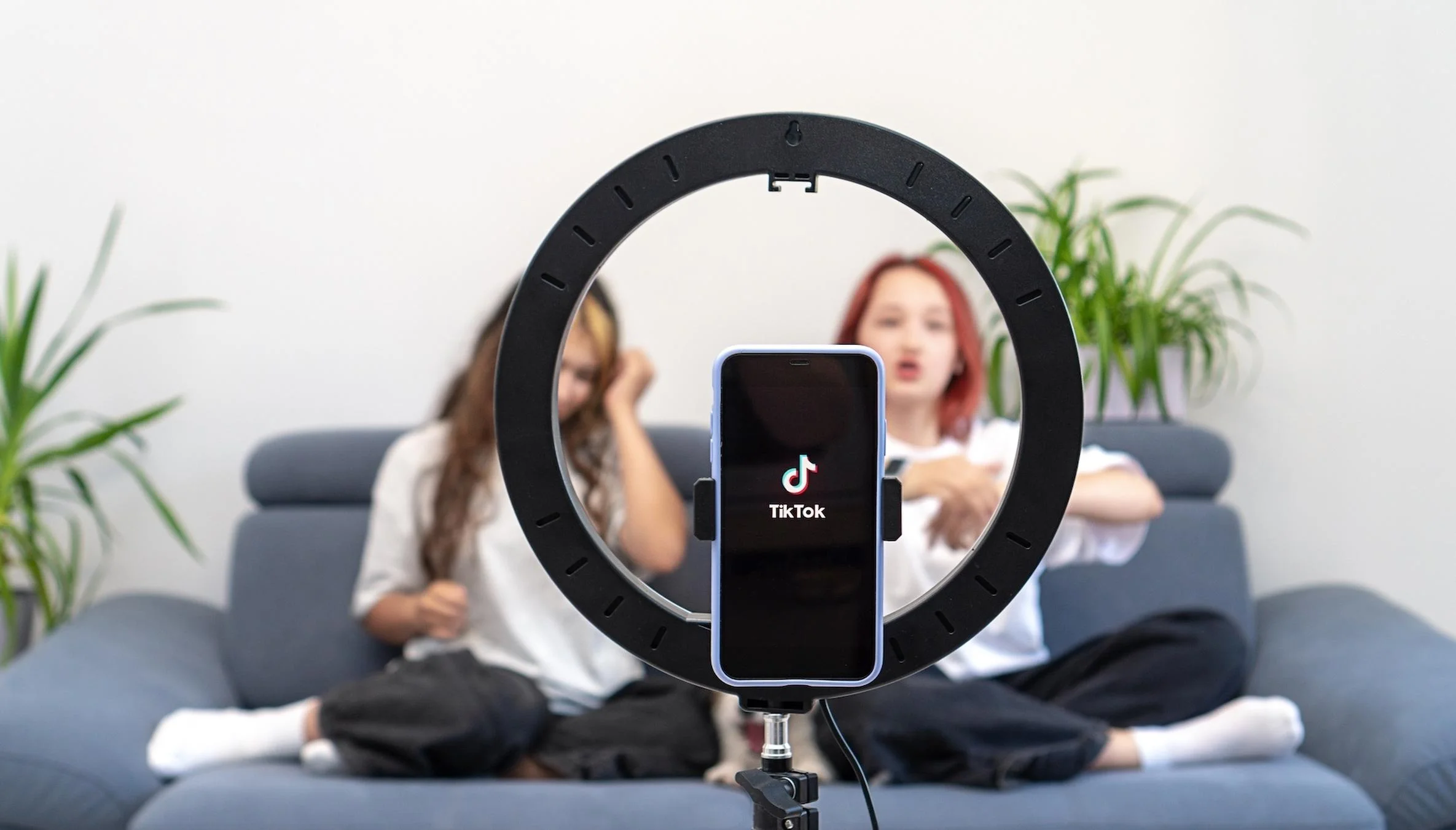 自媒体博主直播创作场景